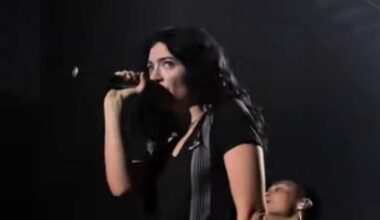 Lorde strips down to underwear at Sydney stop of Ultrasound World Tour