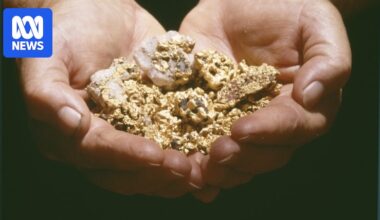 WA photographers reminisce about bygone Goldfields era as gold's price surges