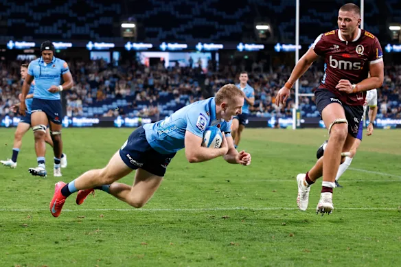 Max Jorgensen scores his second try.