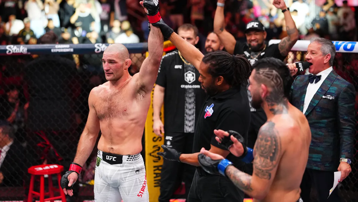 Sean Strickland returns to top three