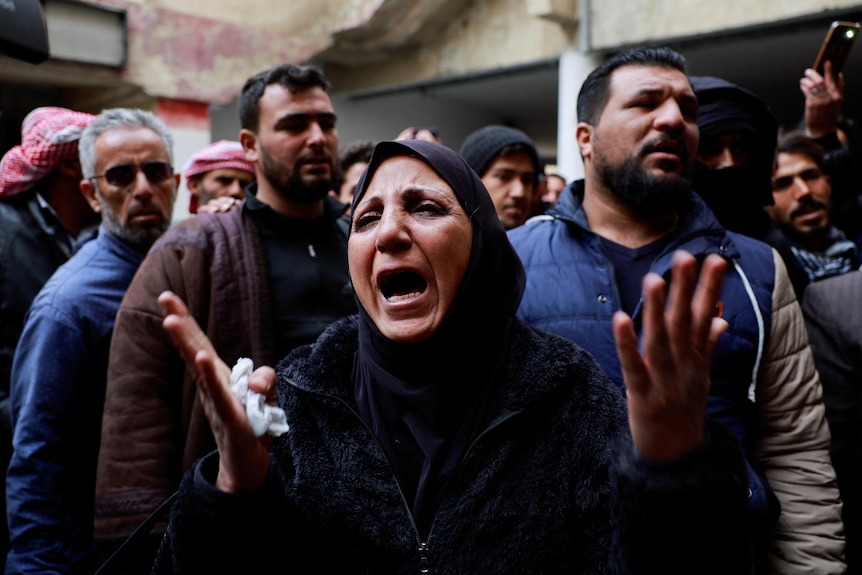 people searching prison