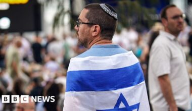 Bondi Beach attack: Australia royal commission into antisemitism begins - BBC