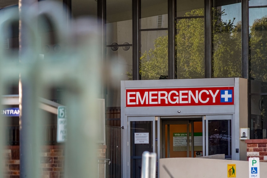 A sign marks the emergency department.