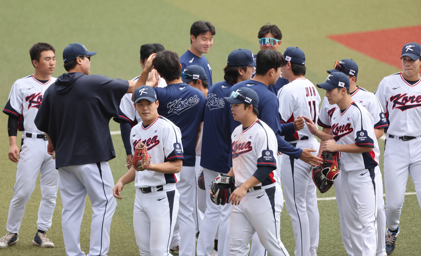 Members of the Korean national baseball team react after a scrimmage against the Kia Tigers at Kadena Baseball Stadium in Kadena, Japan, on Feb. 24. [YONHAP]