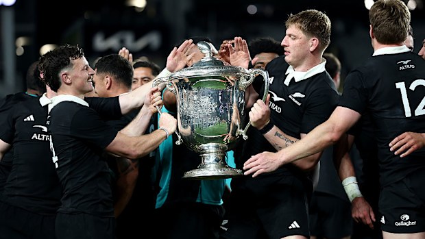 Leroy Carter and Fabian Holland of New Zealand hold the Bledisloe Cup.