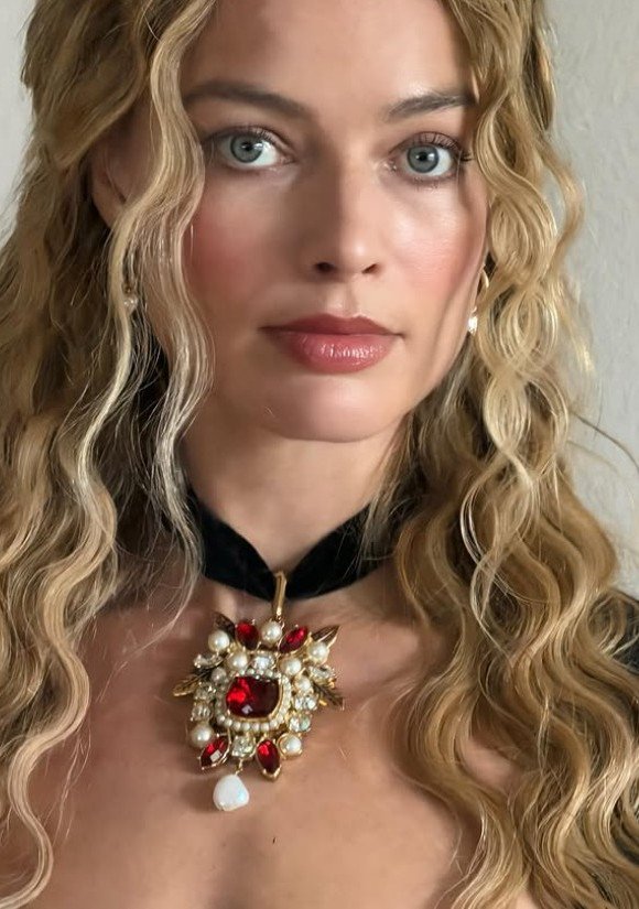 Three Warriors Hydrabronze Tan Drops creating that sun-kissed, lived-in skin