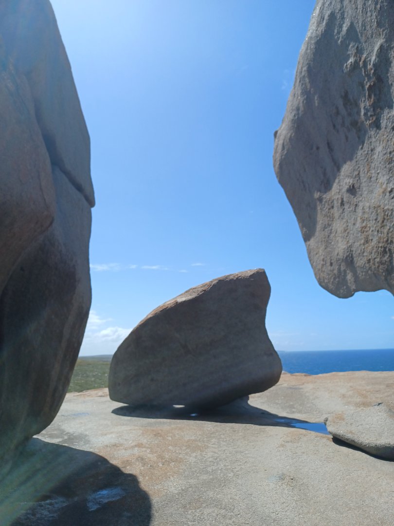 The dramatic clifftop rock formations of The Remarkables on Kangaroo Island.