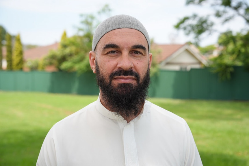 Sheikh Wesam Charkawi in white