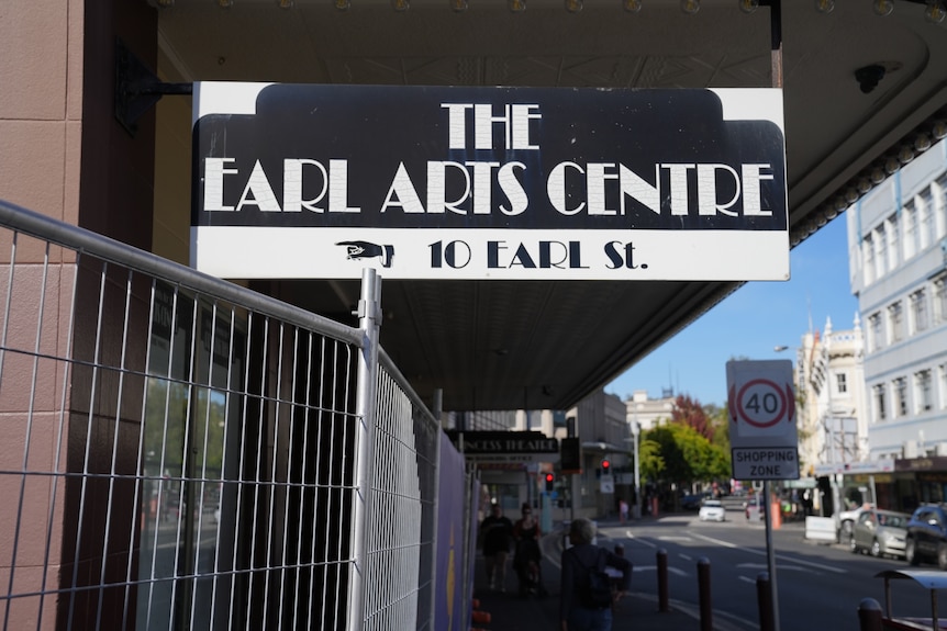 Temporary fencing outside the Earl Arts Centre.