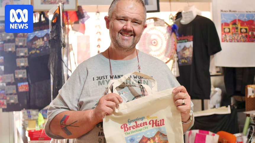 Broken Hill artist exhibits in Japan after brush with J-pop star Fujii Kaze