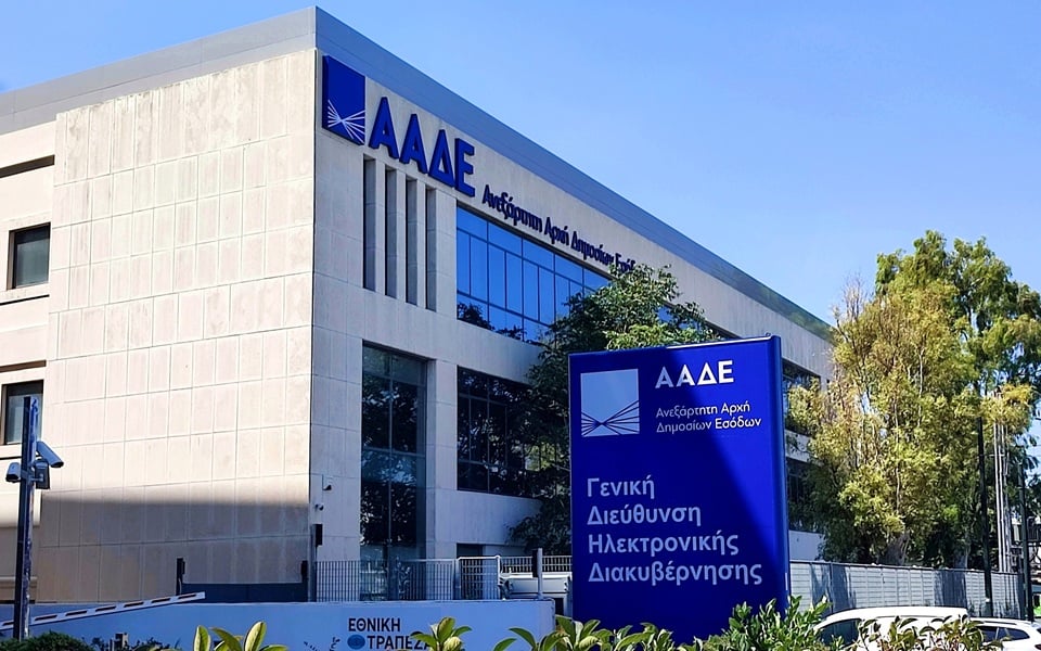 Net tightens around Greeks with undeclared deposits abroad