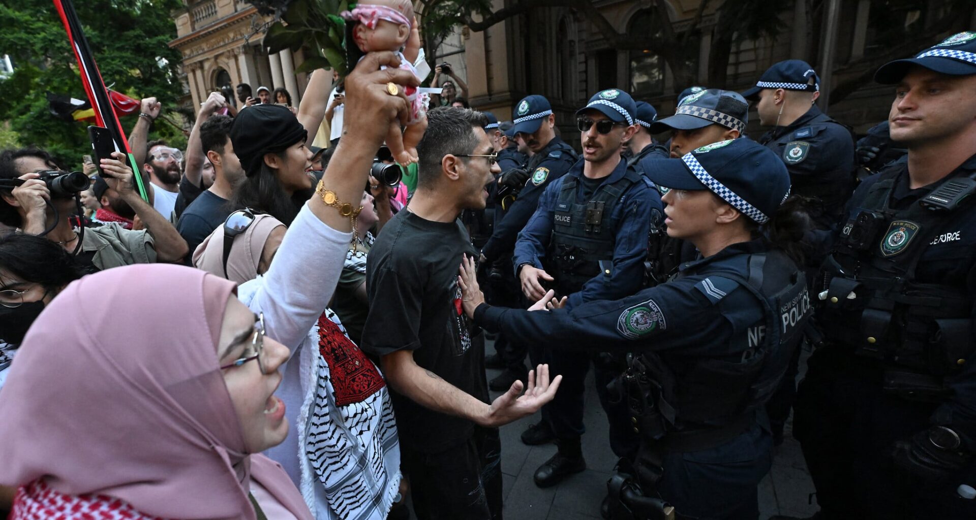 Australia urges calm after violent clashes in Sydney over Herzog visit