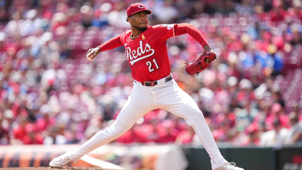 Cincinnati Reds pitcher Hunter Greene throws during the second inning of a baseball game against the New York Mets, Sunday, Sept. 7, 2025, in Cincinnati. (AP Photo/Jeff Dean)