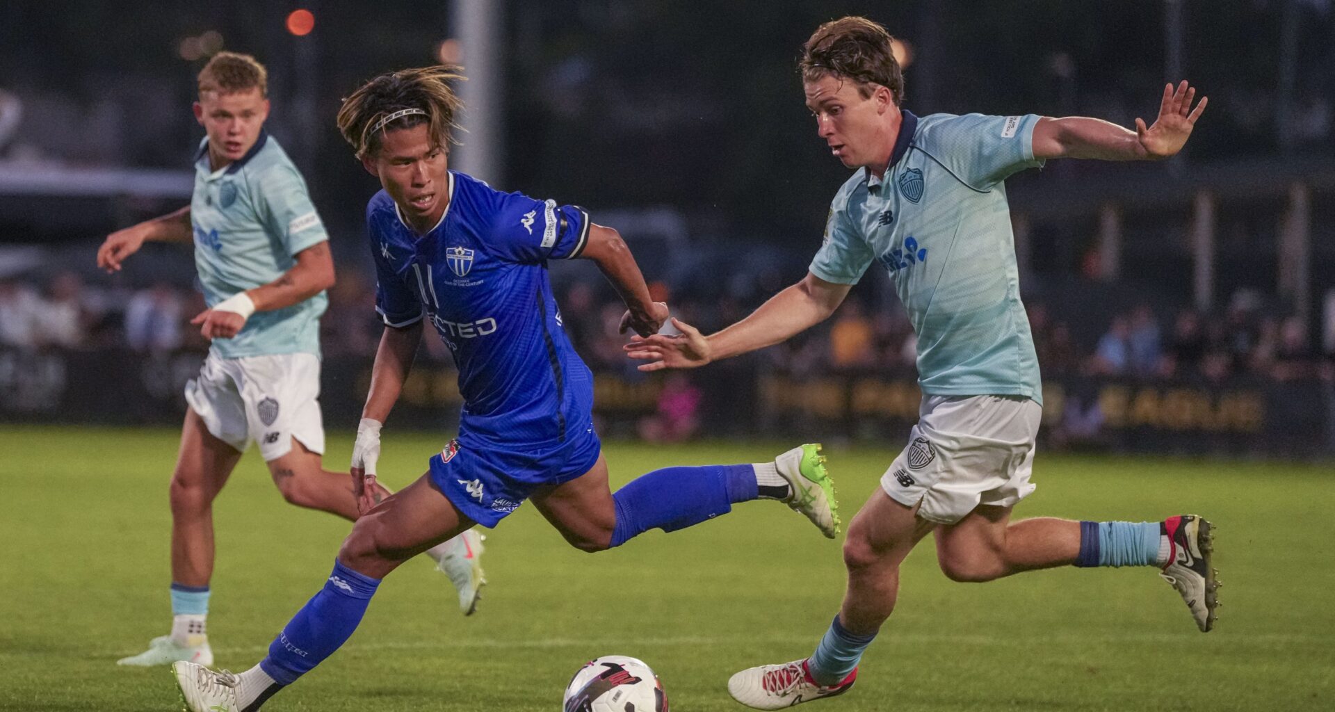 Late drama sees points shared between top two