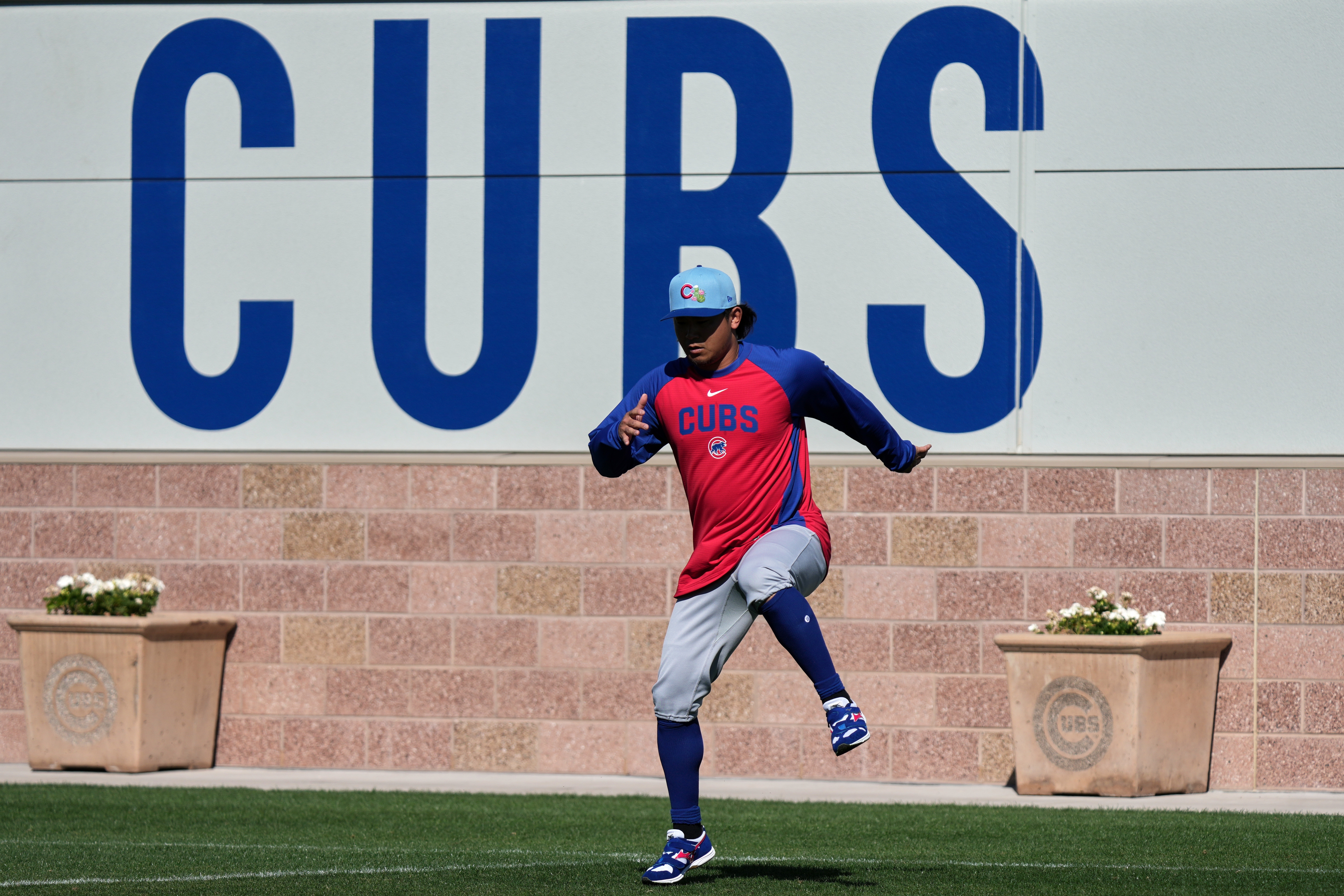 Cubs starter Shota Imanaga warms up during a spring training...