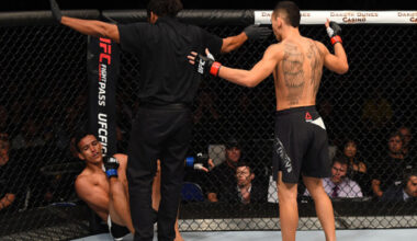 Charles Oliveira vs Max Holloway 2015