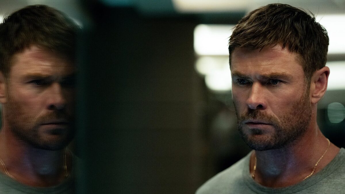 Chris Hemsworth in Crime 101