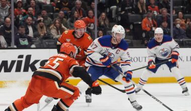 Joel Quenneville gets 1,000th career coaching win as Anaheim Ducks rally past Oilers