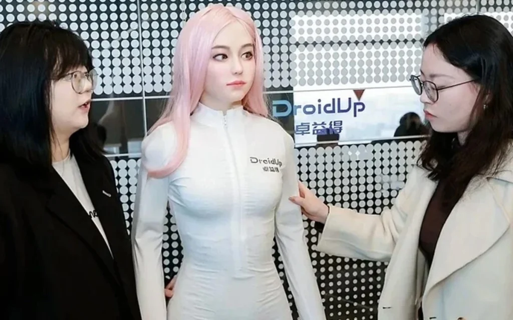 Robot girlfriends have just taken a giant leap out of science fiction thanks to Moya, an AI companion created by Chinese robotics firm DroidUp.