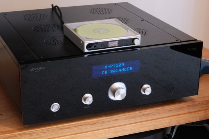FiiO DM15 R2R plugged into hi-fi system
