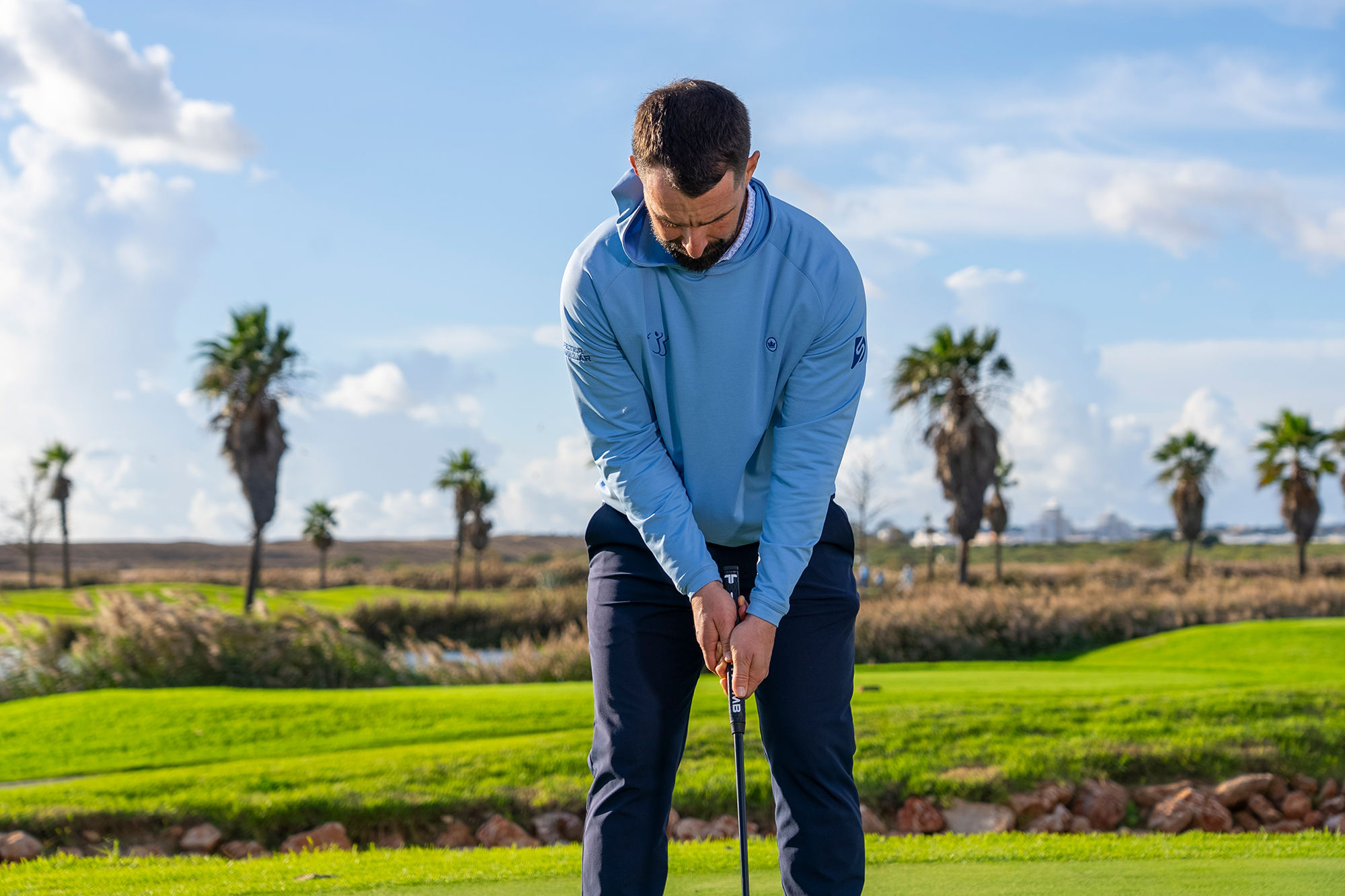 James Jankowski demonstrating the left hand low putting grip