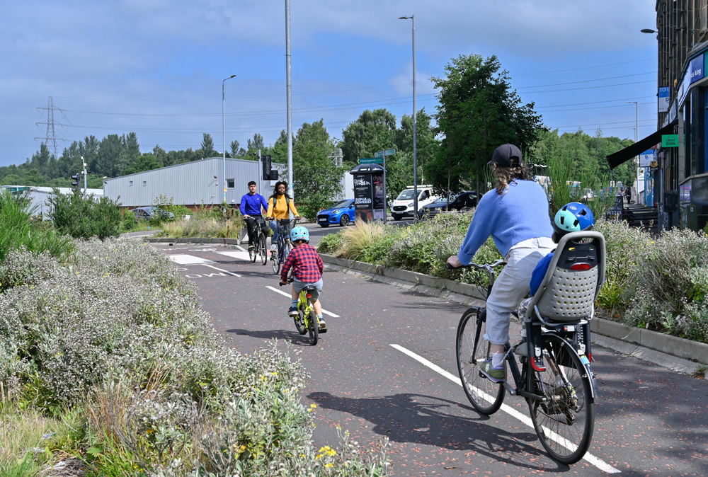 Cyclists on Garscube Road cycle lane, Maryhill, Glasgow (Credit: Cycling Scotland)