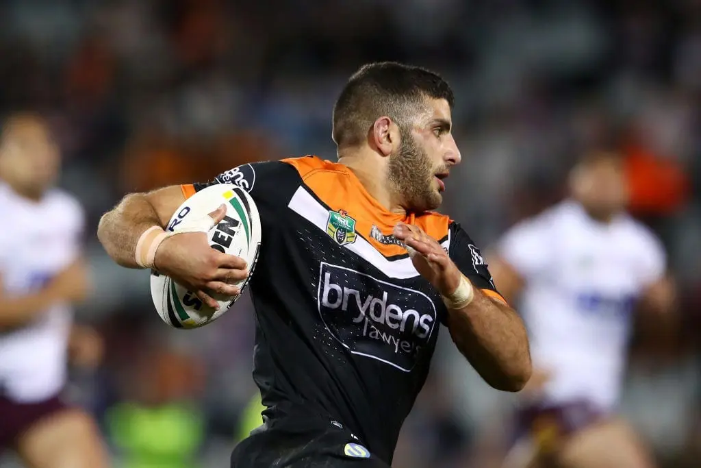 Tigers re-sign Twal
