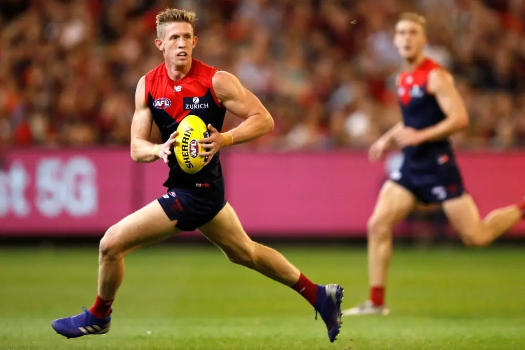 REPORTS: Second Vic club joins Frost chase