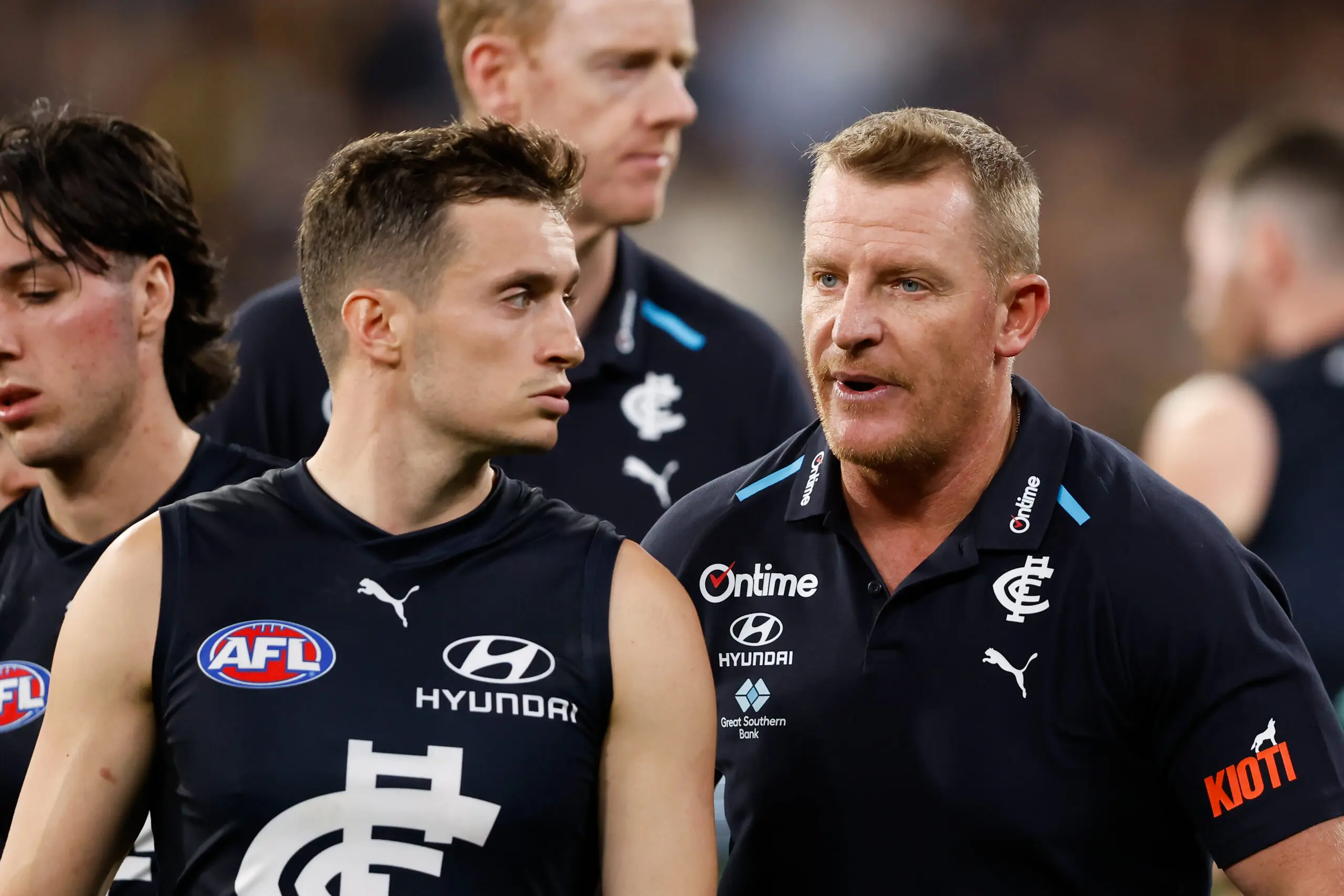Carlton bracing to be without midfielder following knee injury, De Koning absence explained