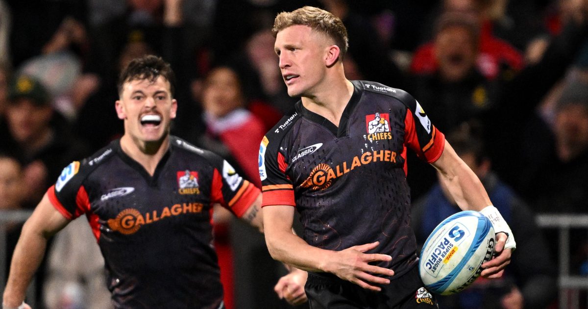 Jono Gibbes on what position Damian McKenzie will play in 2026