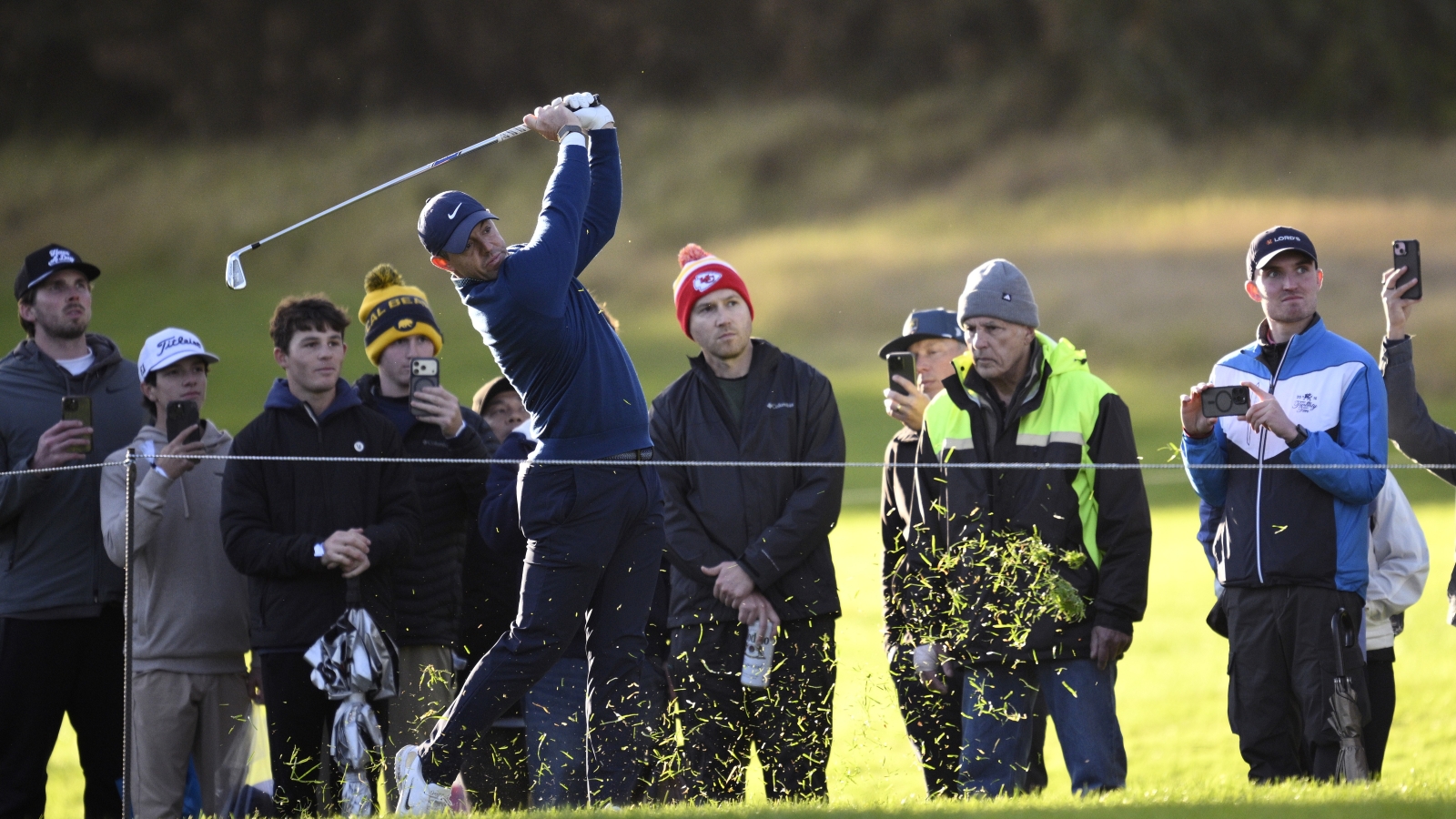 Aussies solid as Rory rises and Scheffler has a shocker - News