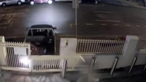 Van rams Australia synagogue gate during Shabbat prayers; police say incident not ter