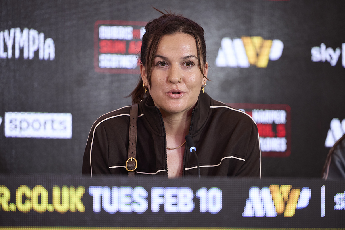 Mayeli Flores can also make history with a win over Ellie Scotney to become Mexico's first female undisputed champion. Photo: Mark Robinson, MVP