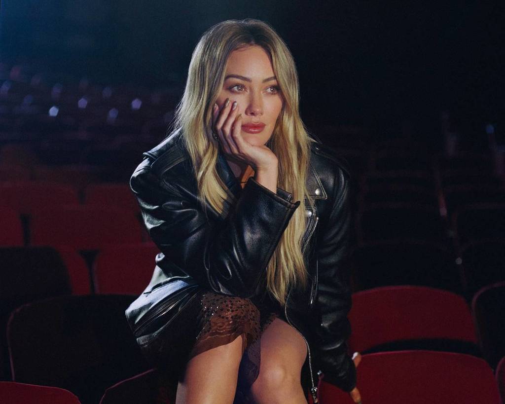 Hilary Duff resting her chin on her hand