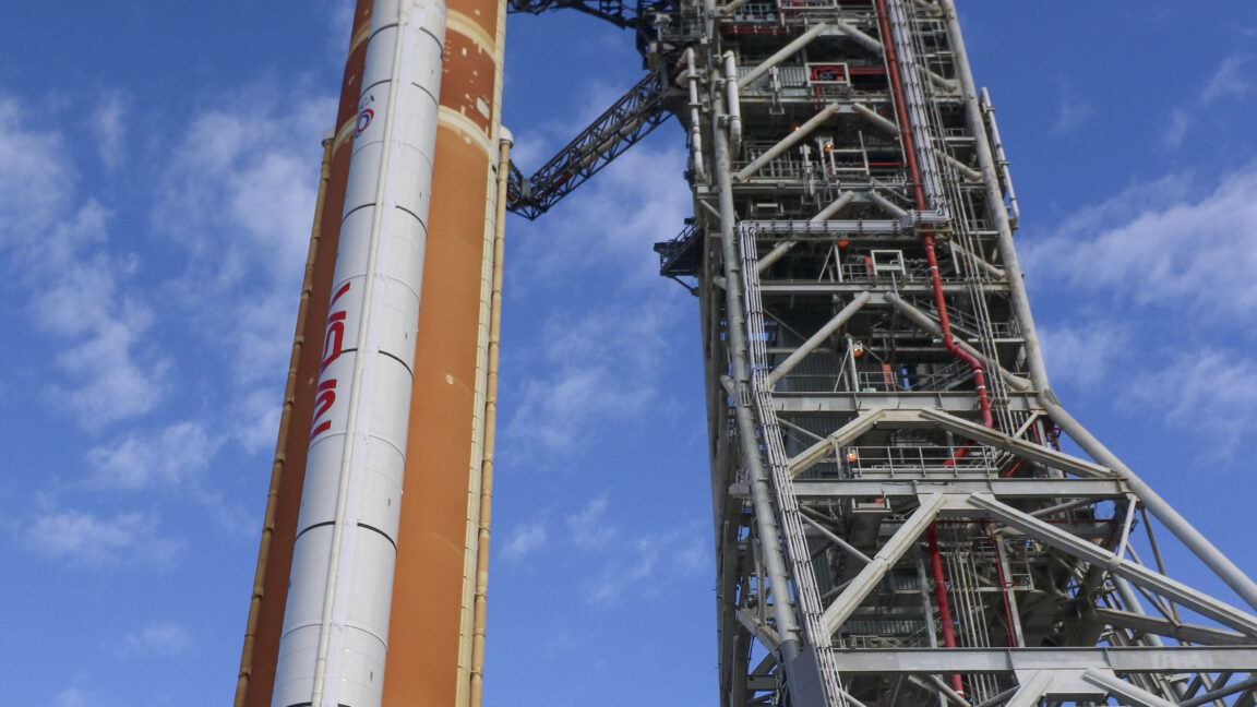 US House takes first step toward creating "commercial" deep space program