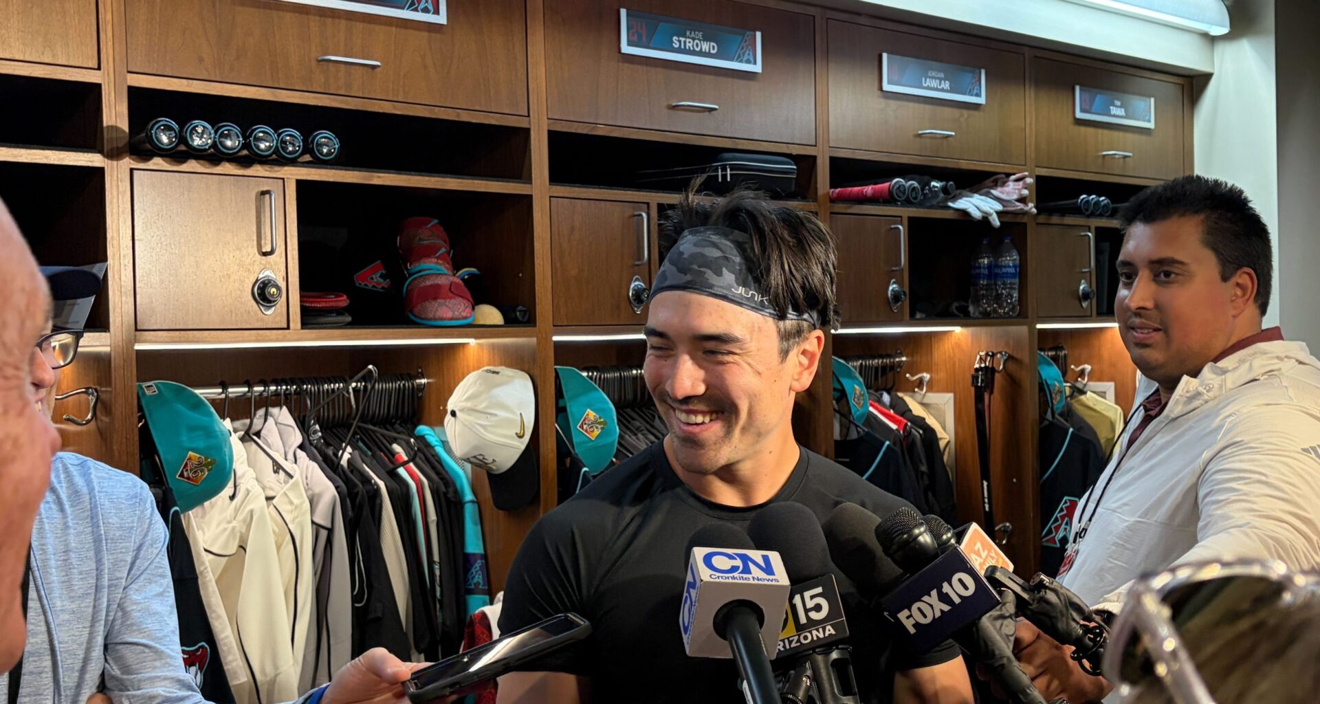 ‘Felt something wiggling around in there’: Diamondbacks’ Carroll addresses injury