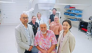 SABR trial patient Gerrit van Rijswijk (middle) with Alfred specialist radiation oncologist Professor Wee Loon Ong (left) and LRH SABR fellow Dr Therese Kang (right) with the LRH radiation therapy team. (PS)