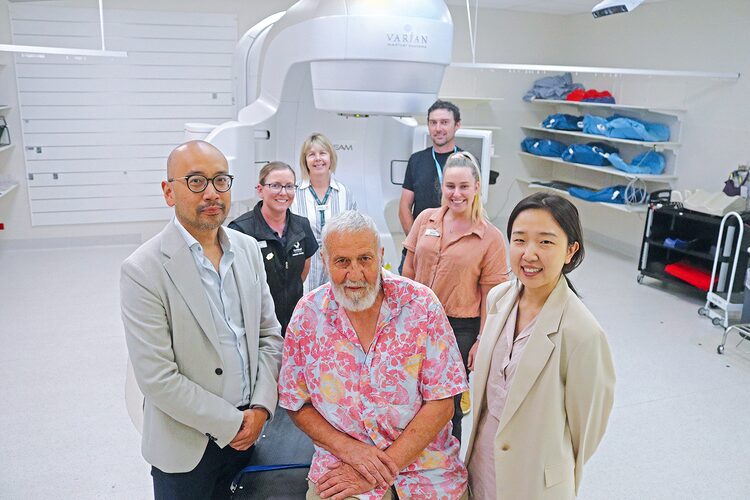 SABR trial patient Gerrit van Rijswijk (middle) with Alfred specialist radiation oncologist Professor Wee Loon Ong (left) and LRH SABR fellow Dr Therese Kang (right) with the LRH radiation therapy team. (PS)