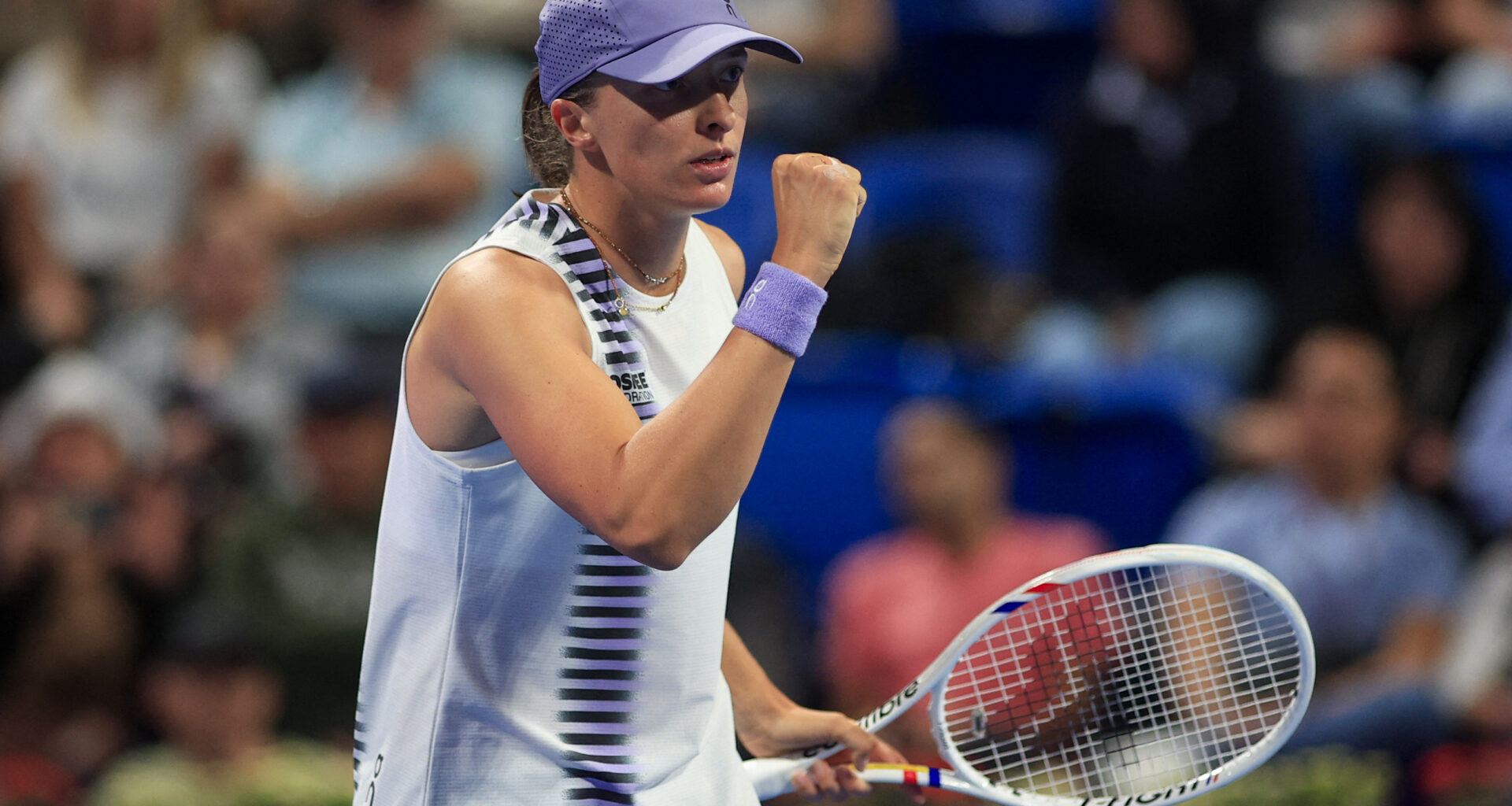 Swiatek powers into Doha third round, extends WTA 1000 streaks
