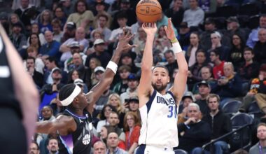 Dallas Mavericks guard Klay Thompson (31) shoots over Utah Jazz forward Taylor Hendricks (0) during the second quarter at Delta Center.
