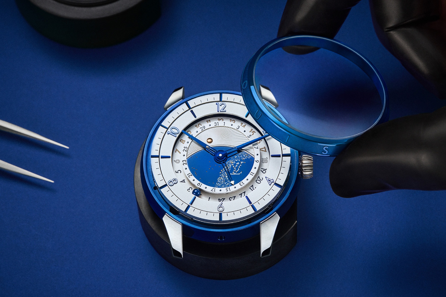 Louis Vuitton × De Bethune LVDB 03 GMT Louis Varius assembly