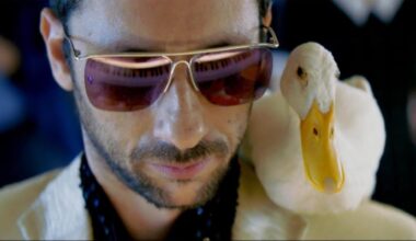 A comic writes an Israeli anthem, licks a boot in Yes trailer