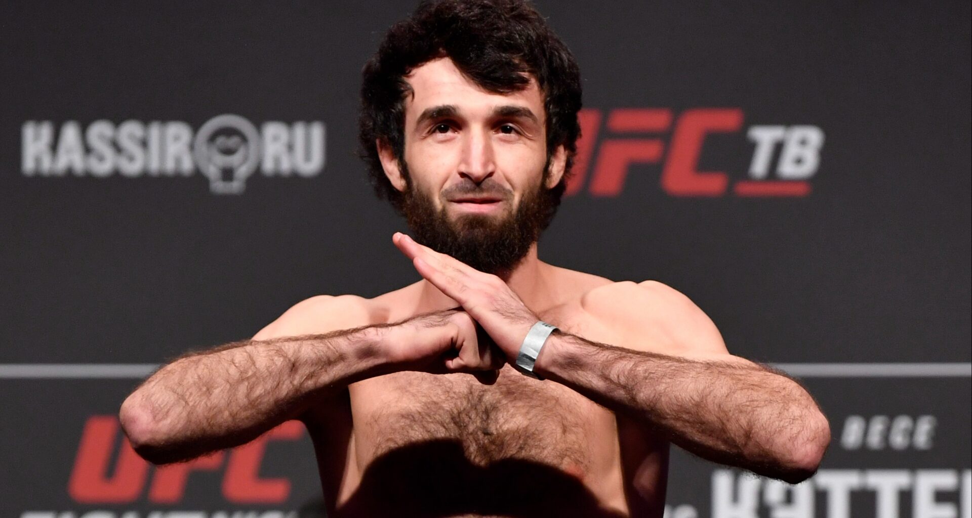 Zabit Magomedsharipov on the scale at a ceremonial weigh-in