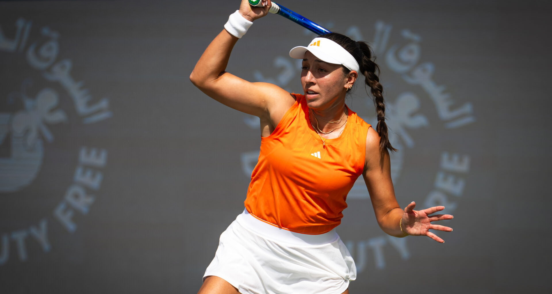 Pegula takes last 9 games, to face Jovic in Dubai Round of 16