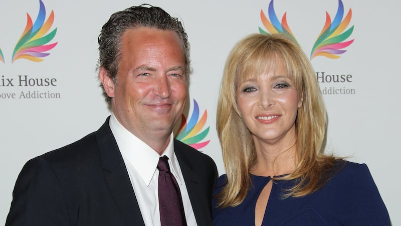 Actors Matthew Perry (L) and Lisa Kudrow (R) attend the Phoenix House 12th annual \"Triumph For Teens Awards\" 