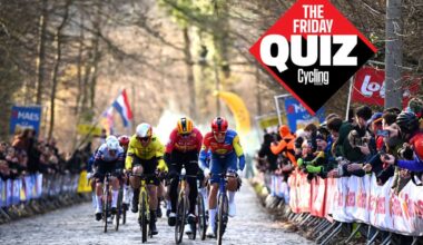 Omloop Nieuwsblad peloton on the Bossberg