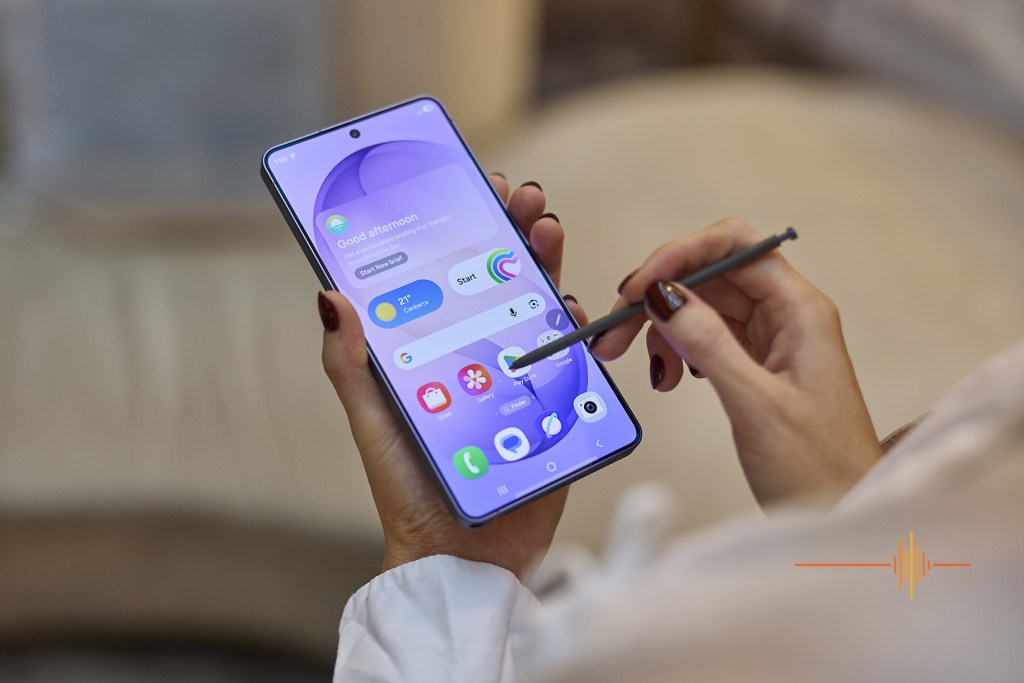 Samsung Galaxy S26 Ultra on Home Screen with S-Pen