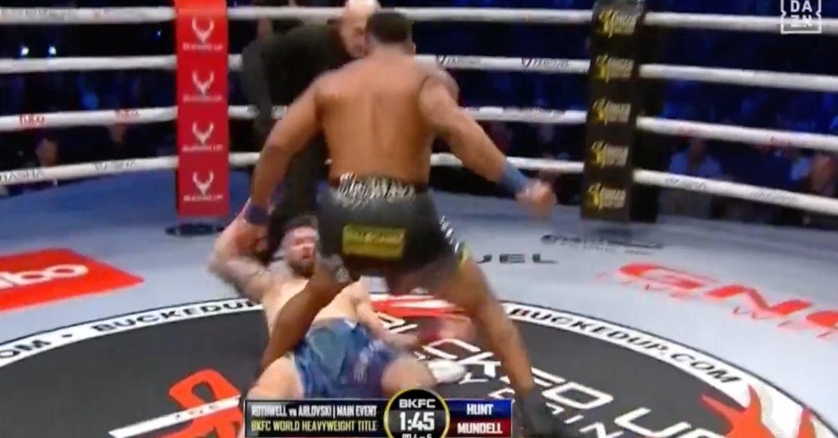 Lorenzo Hunt brutally KOs David Mundell at Knucklemania 6