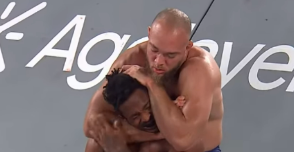 Video: Valter Walker submits Zion Clark at Karate Combat 59