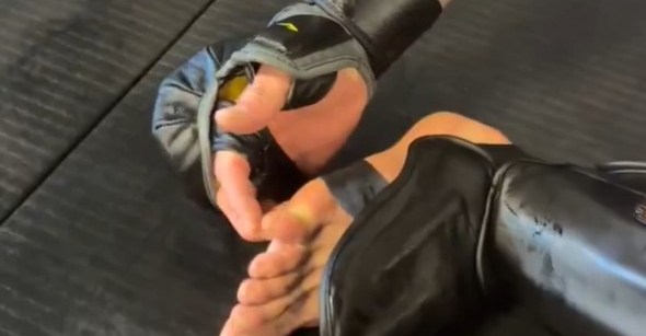 Retired UFC star Dustin Poirier shows off painful broken toe in training